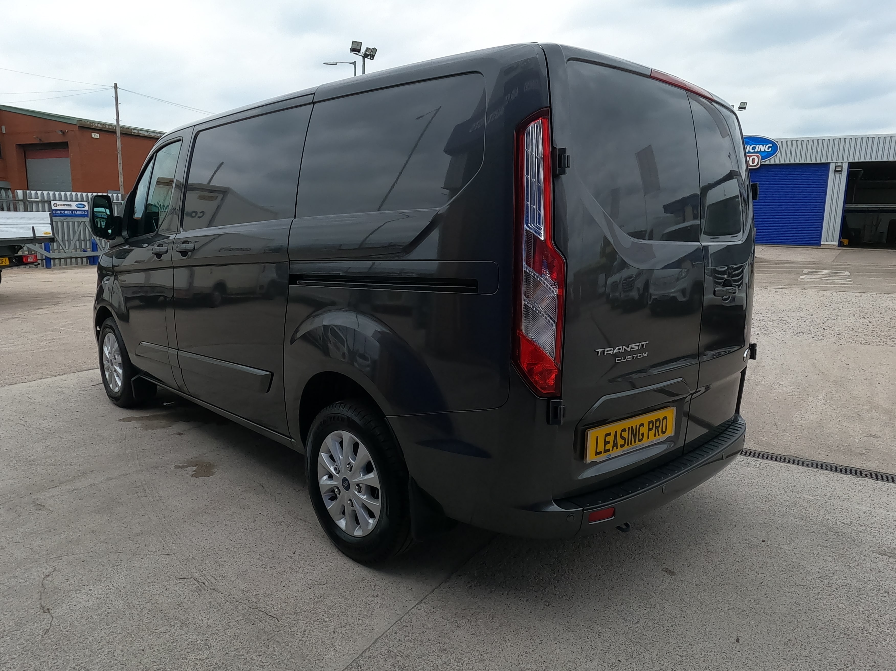 Ford TRANSIT CUSTOM 280 L1 DIESEL FWD 2.0 EcoBlue Hybrid 130ps Low Roof Limited Van